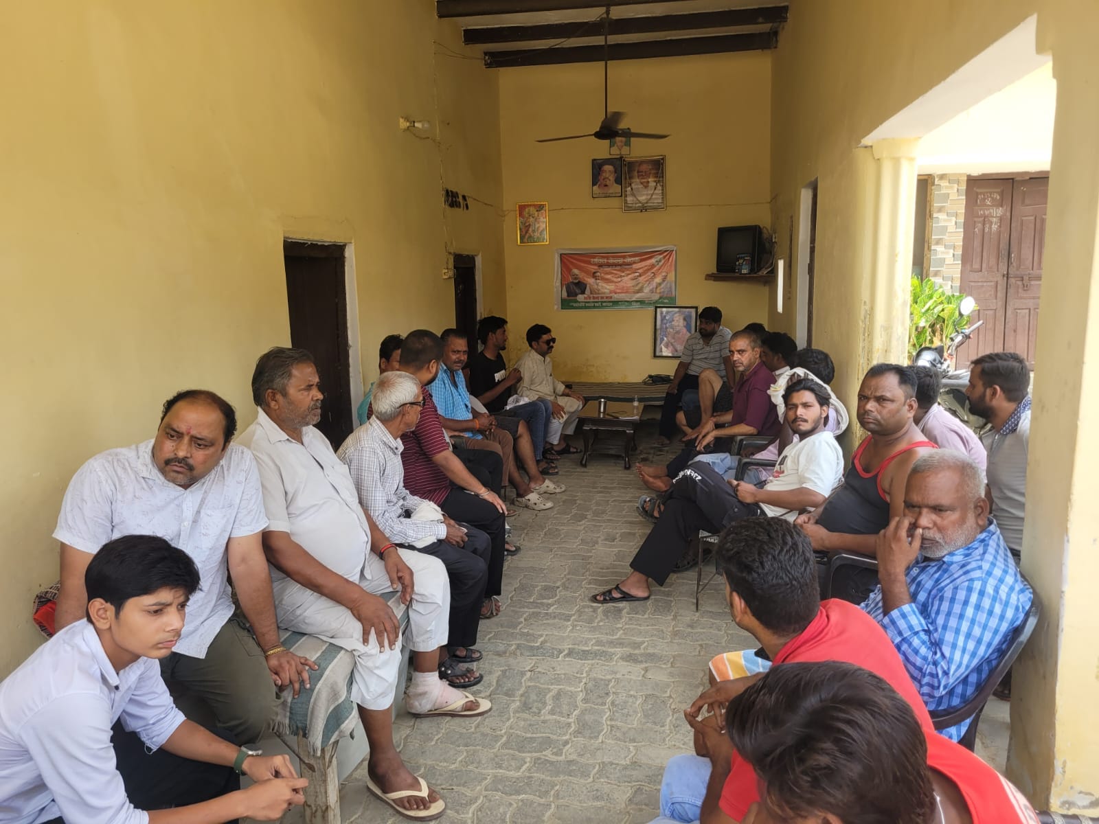 वजीरगंज के सैदपुर में मंगलवार को बंद दुकाने। संवाद वजीरगंज के सैदपुर में मंगलवार को बंद दुकाने। संवाद