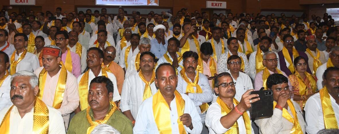 वरिष्ठ समाजसेवियों का हुआ सम्मान