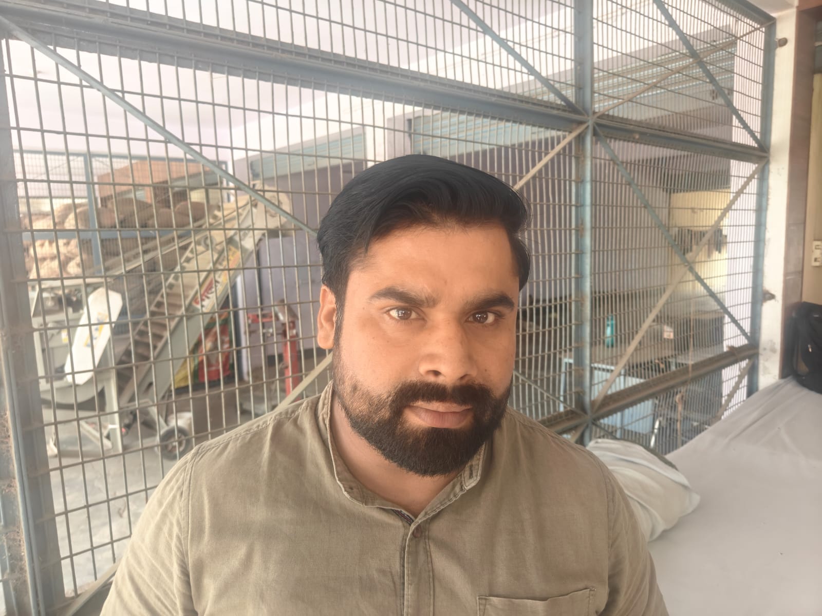 व्यापारी राहुल कुमार व्यापारी राहुल कुमार
