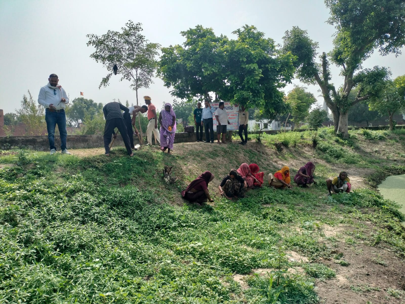 भूजल सप्ताह के अंतर्गत आयोजित पेंटिंग प्रतियोगिता में शामिल छात्राएं। संवाद भूजल सप्ताह के अंतर्गत आयोजित पेंटिंग प्रतियोगिता में शामिल छात्राएं। संवाद