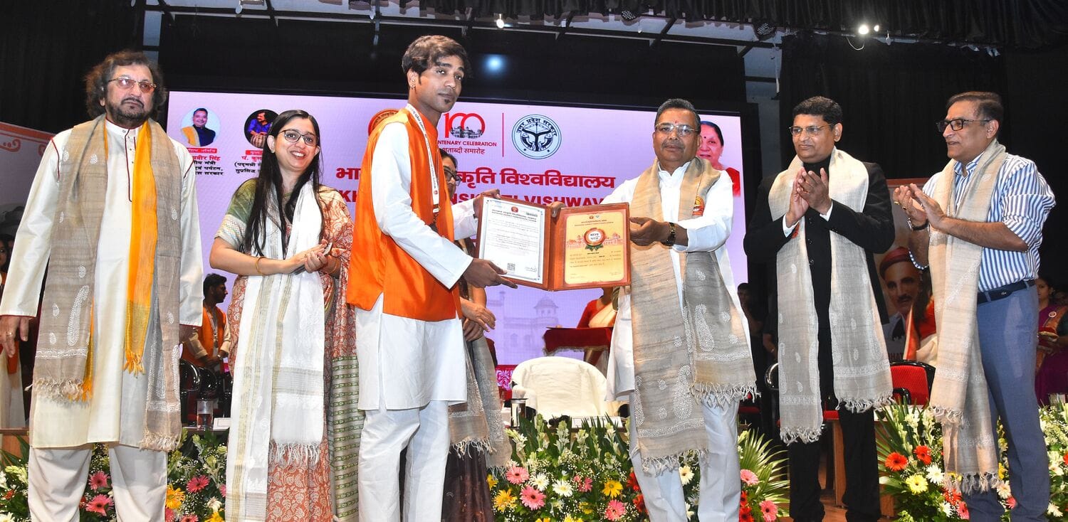 भातखंडे विवि के दीक्षांत समारोह में मेधावियों का सम्मान हुआ। 