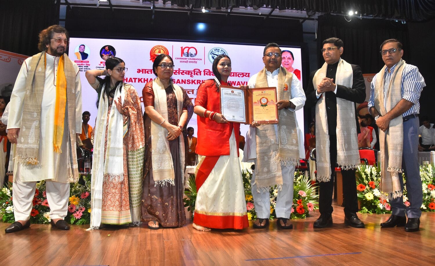 भातखंडे विवि के दीक्षांत समारोह में मेधावियों का सम्मान हुआ। 