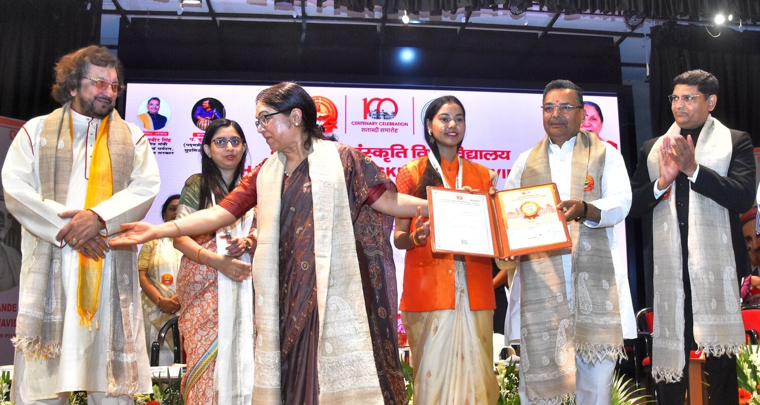 भातखंडे विवि के दीक्षांत समारोह में मेधावियों का सम्मान हुआ। 