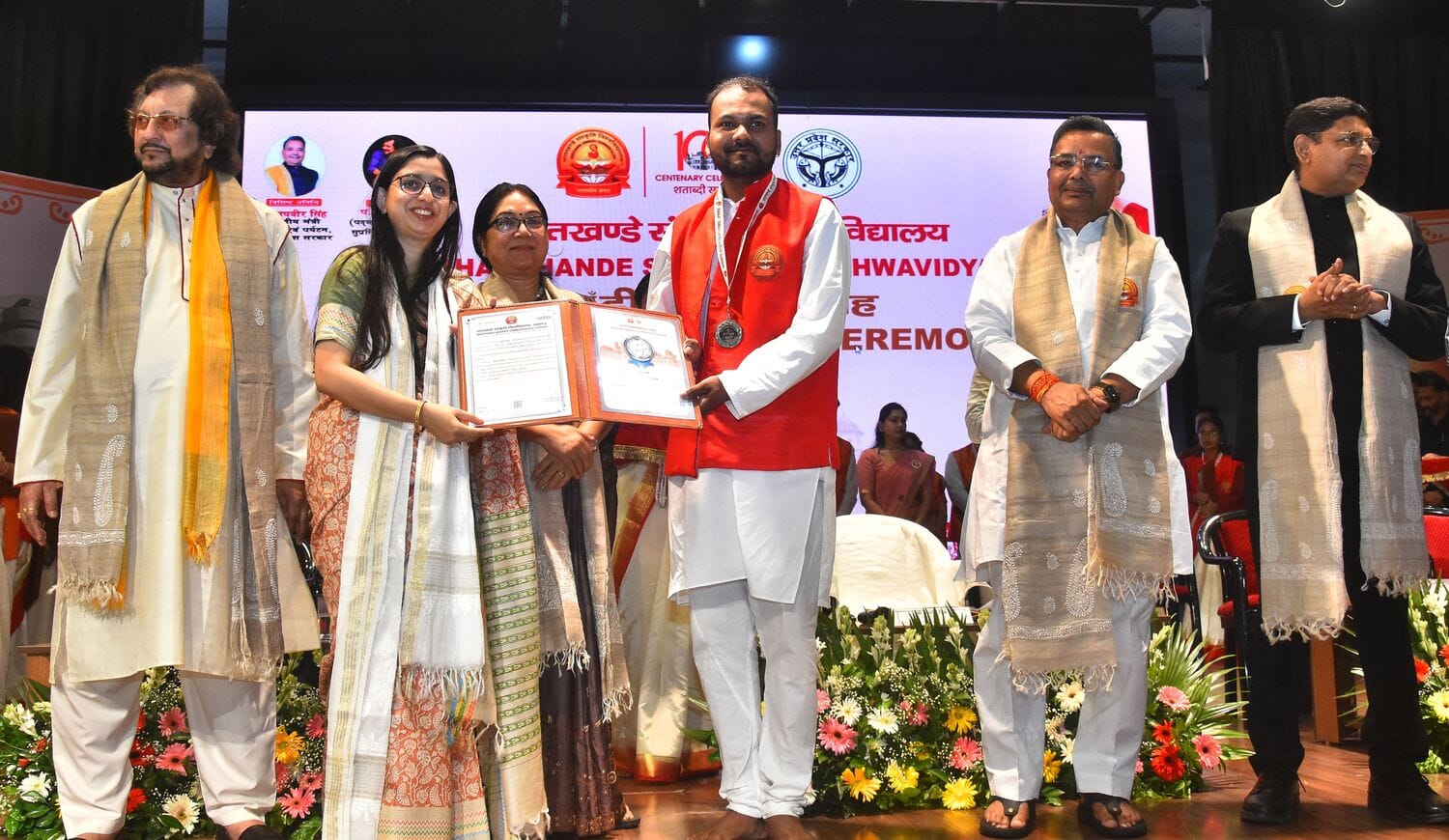 भातखंडे विवि के दीक्षांत समारोह में मेधावियों का सम्मान हुआ। 