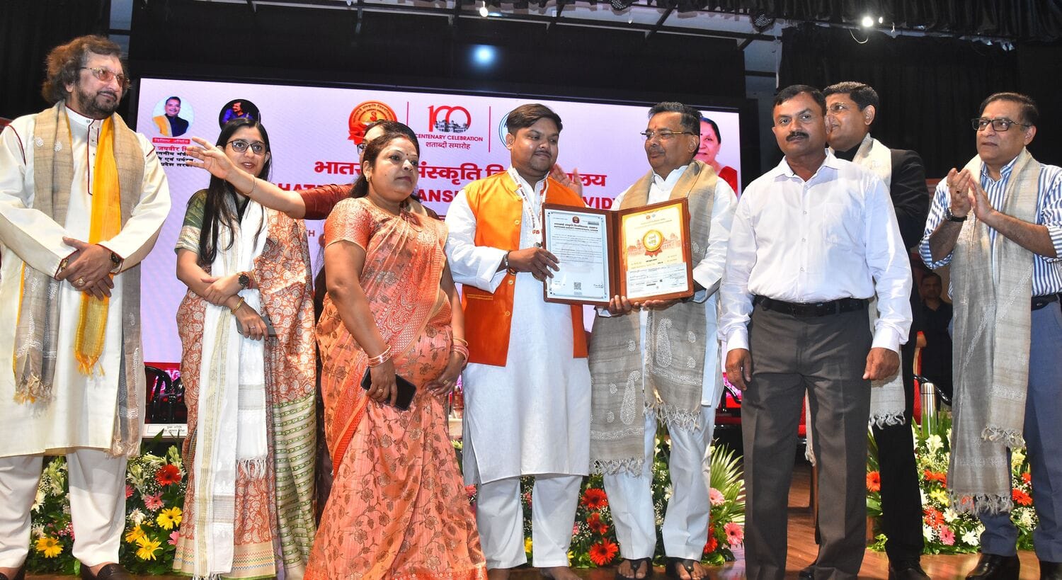 भातखंडे विवि के दीक्षांत समारोह में मेधावियों का सम्मान हुआ। 