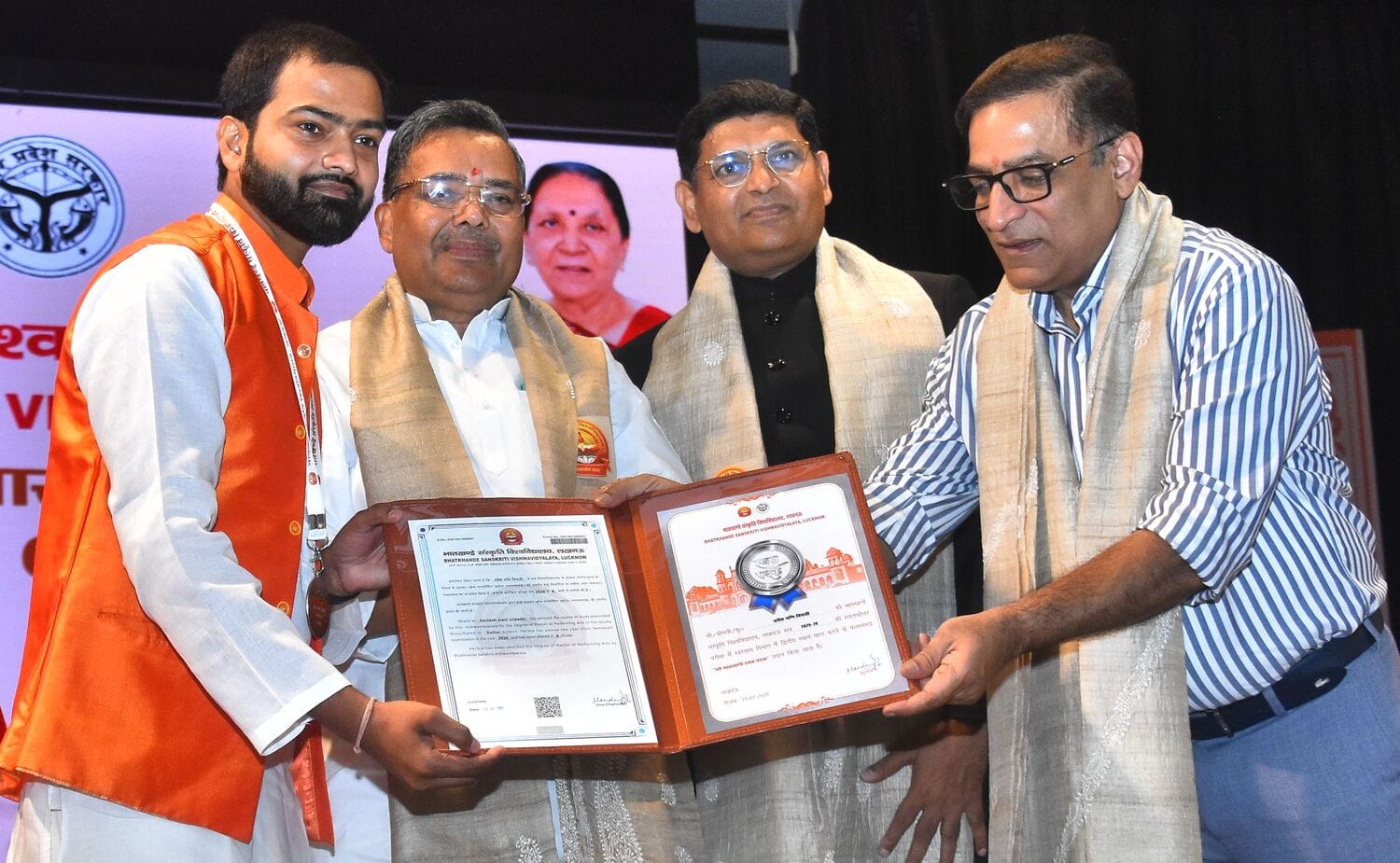 भातखंडे विवि के दीक्षांत समारोह में मेधावियों का सम्मान हुआ। 