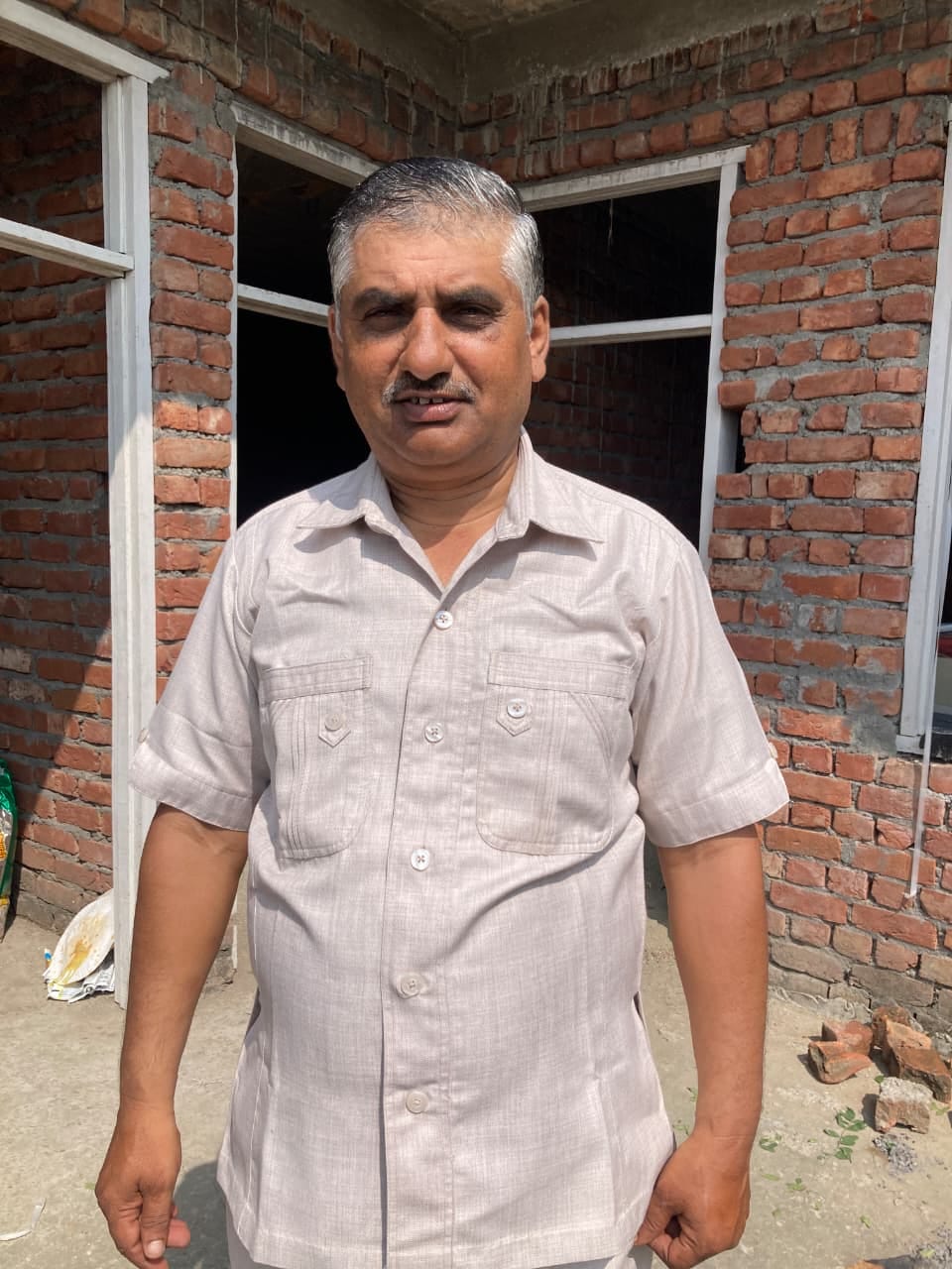बिलासपुर शहर में घर में बाहर खड़ा लावारिस पशु। संवाद बिलासपुर शहर में घर में बाहर खड़ा लावारिस पशु। संवाद