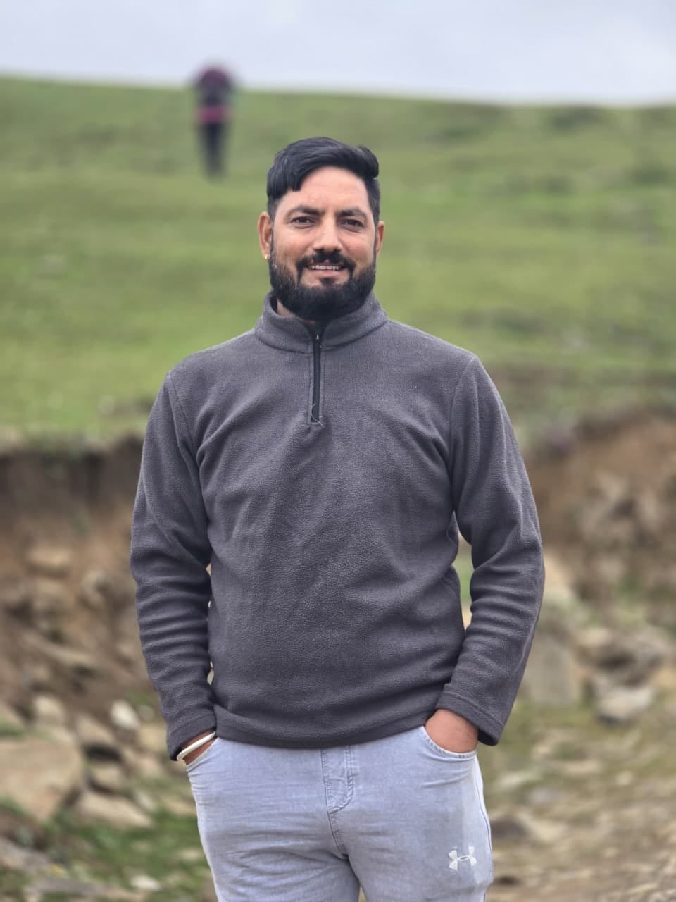 बिलासपुर शहर में घर में बाहर खड़ा लावारिस पशु। संवाद बिलासपुर शहर में घर में बाहर खड़ा लावारिस पशु। संवाद