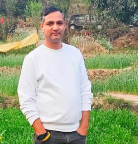 बिलासपुर शहर में घर में बाहर खड़ा लावारिस पशु। संवाद बिलासपुर शहर में घर में बाहर खड़ा लावारिस पशु। संवाद