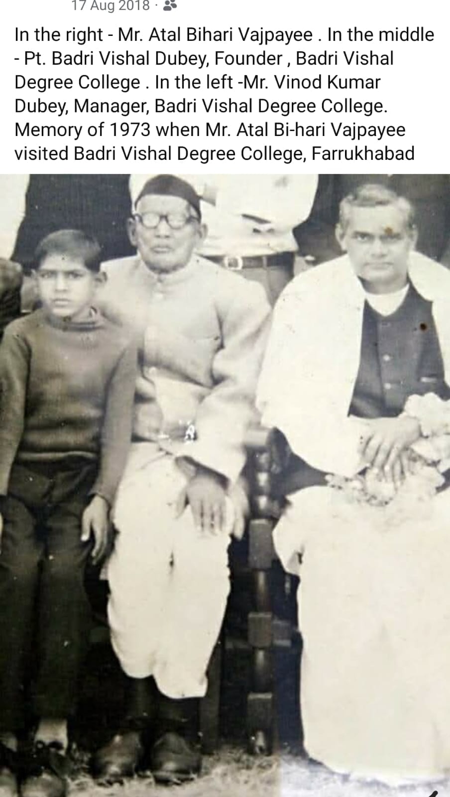 फोटो-10 कॉलेज में लगी बद्रीविशाल दुबे की प्रतिमा। संवाद फोटो-10 कॉलेज में लगी बद्रीविशाल दुबे की प्रतिमा। संवाद