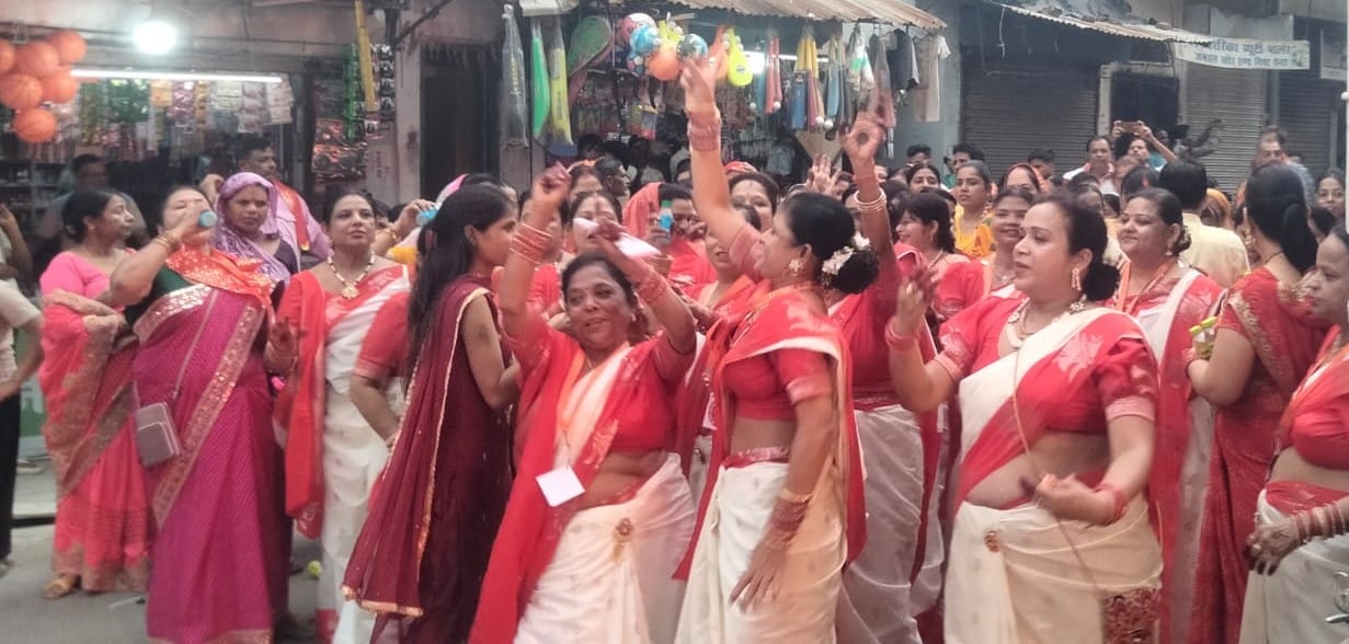 फोटो 16 एचएएमपी 24- रथ में विराजमान भगवान जगन्नाथ के विग्रह। संवाद