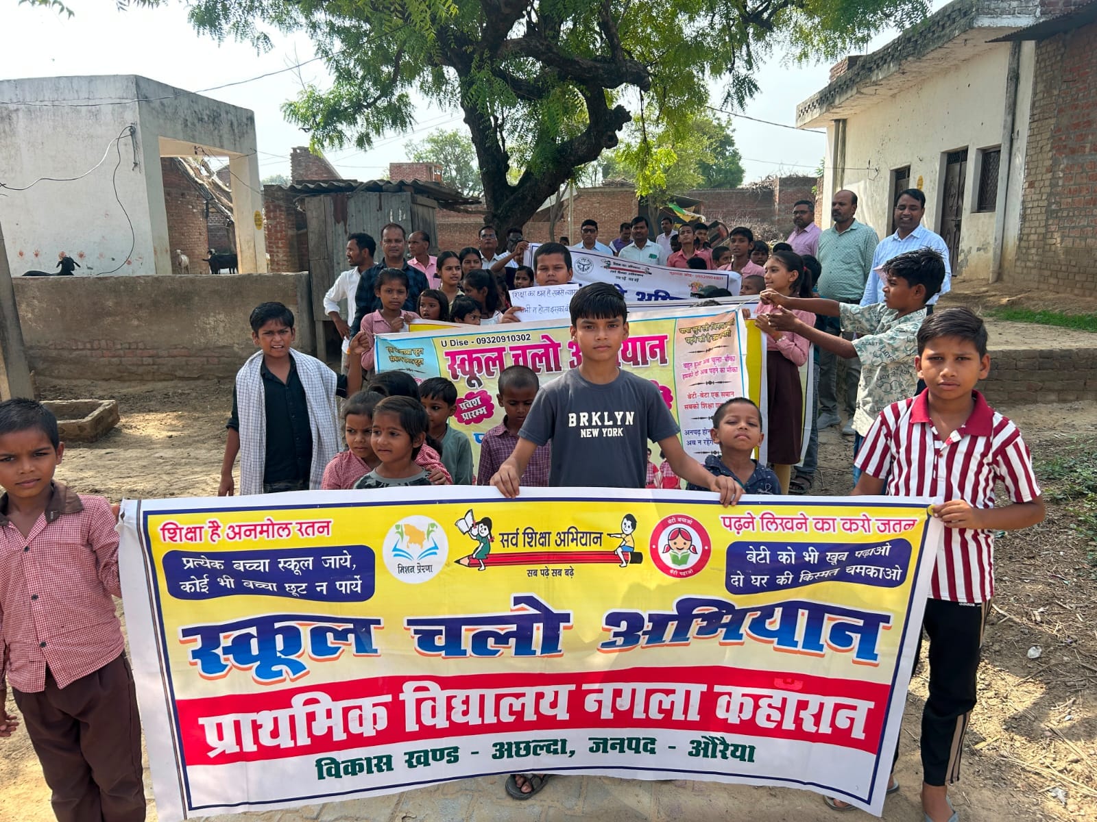 फोटो-6- सरायपुख्ता में हरी झंडी दिखाकर रैली को रवाना करते उदयभान सिंह व अन्य। संवाद फोटो-6- सरायपुख्ता में हरी झंडी दिखाकर रैली को रवाना करते उदयभान सिंह व अन्य। संवाद