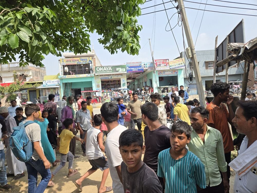 इस्लामनगर में टंकी पर चढ़ा युवक। संवाद इस्लामनगर में टंकी पर चढ़ा युवक। संवाद