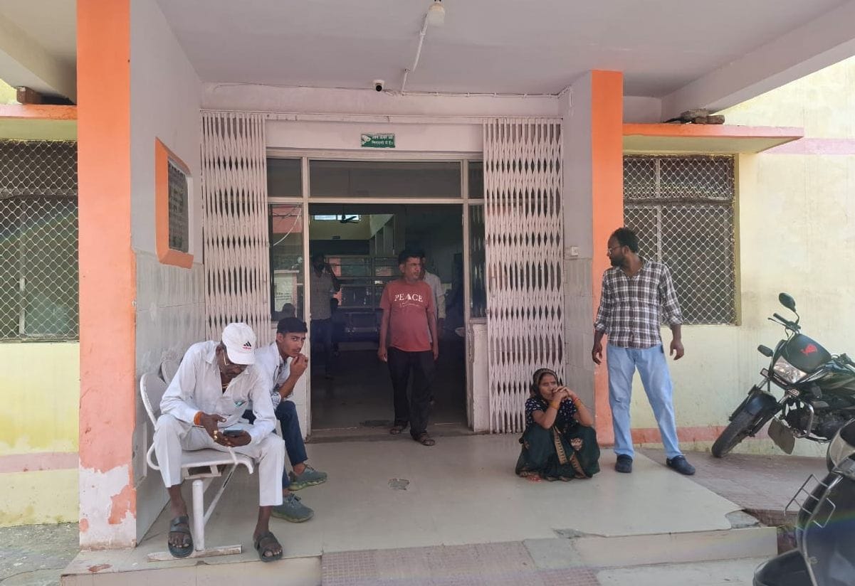 जिला महिला अस्पताल में तैनात सुरक्षा गार्ड, पुलिसकर्मी। संवाद जिला महिला अस्पताल में तैनात सुरक्षा गार्ड, पुलिसकर्मी। संवाद