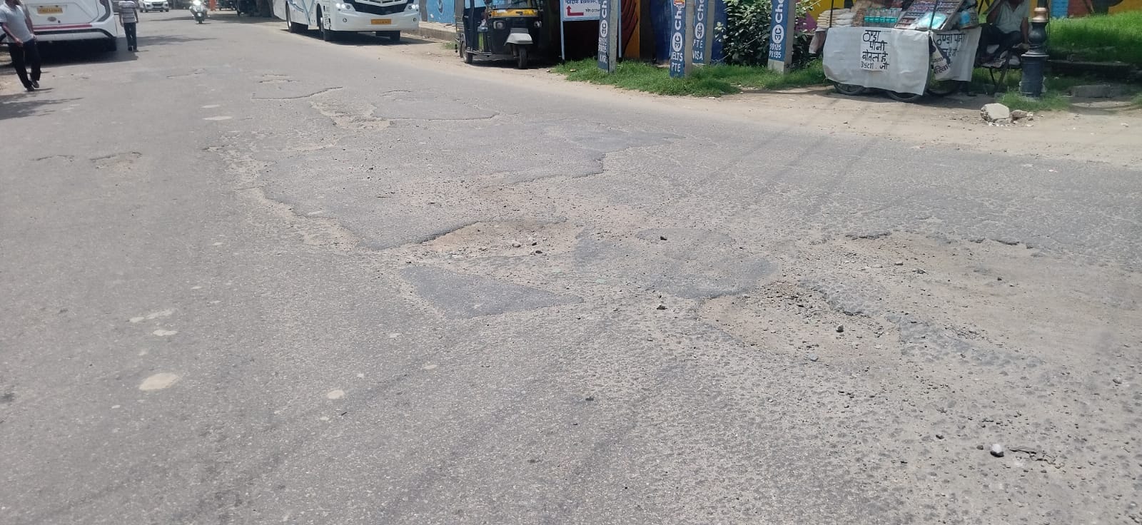 कुरुक्षेत्र। रोटरी चौक पर खस्ताहाल सड़क। संवाद