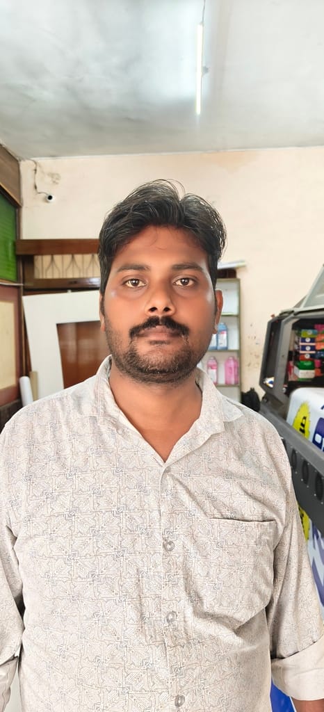 कुर्मियाना बस्ती राजापुर में एक प्लॉट में पड़ा कूड़ा कचरा । संवाद कुर्मियाना बस्ती राजापुर में एक प्लॉट में पड़ा कूड़ा कचरा । संवाद