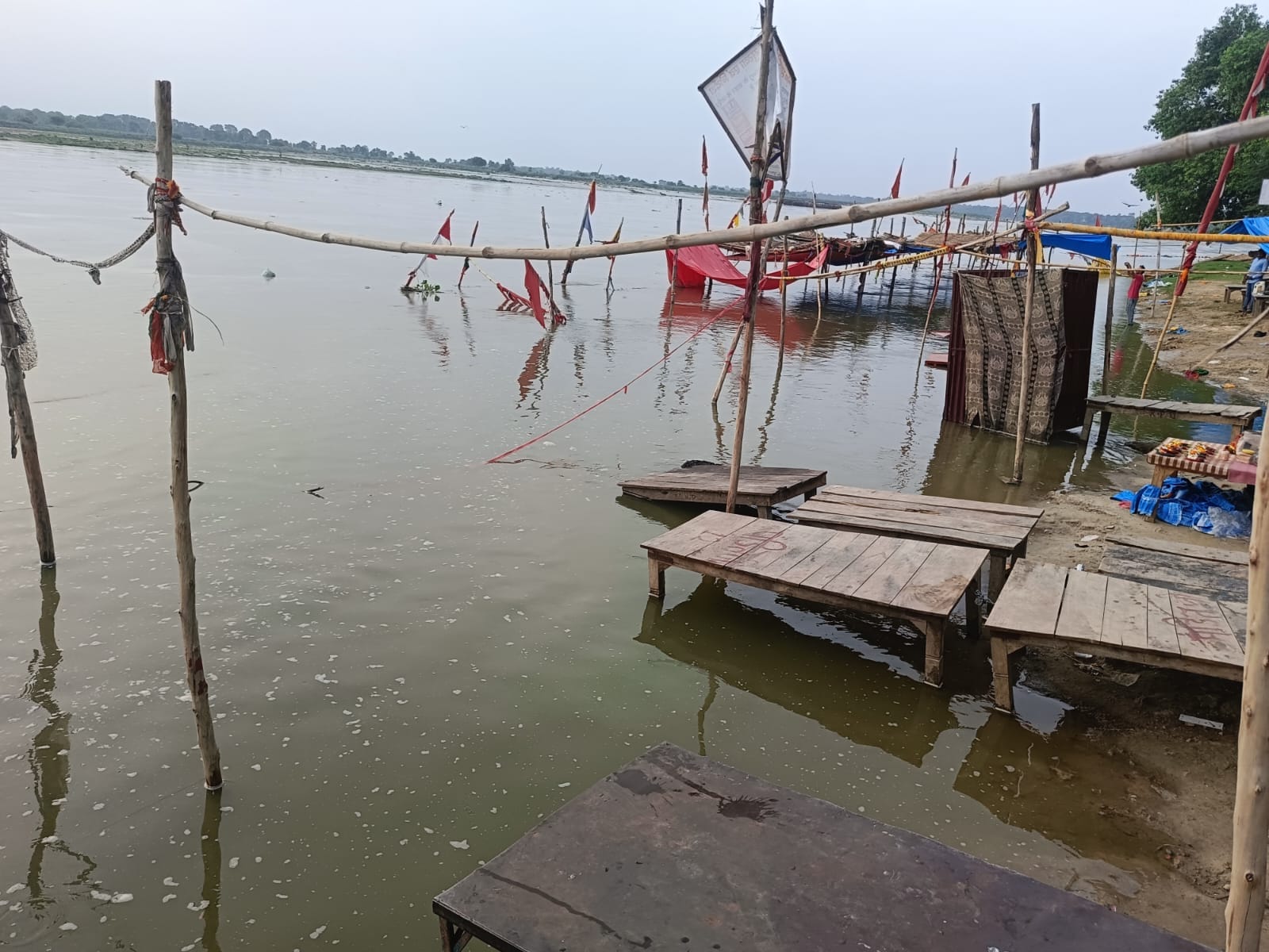 कड़ा के कालेश्वर घाट व कुबरी घाट में बढ़ने लगा गंगा जी का जलस्तर। संवाद कड़ा के कालेश्वर घाट व कुबरी घाट में बढ़ने लगा गंगा जी का जलस्तर। संवाद