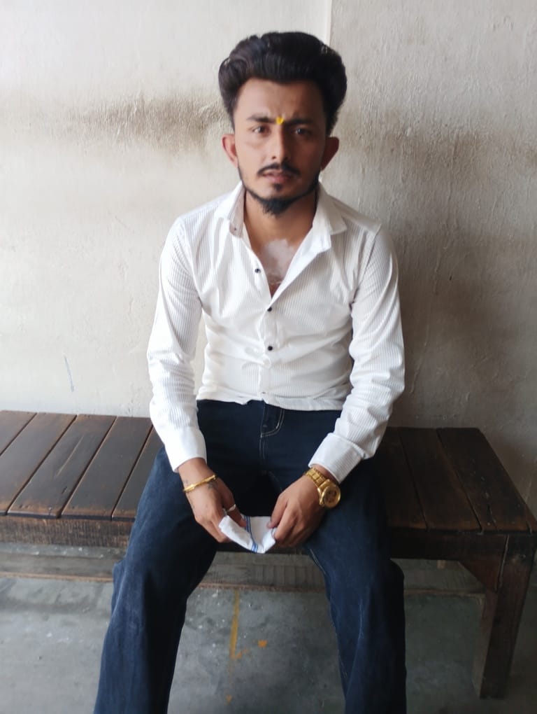 -शिव कुमार,टैक्सी चालक।
