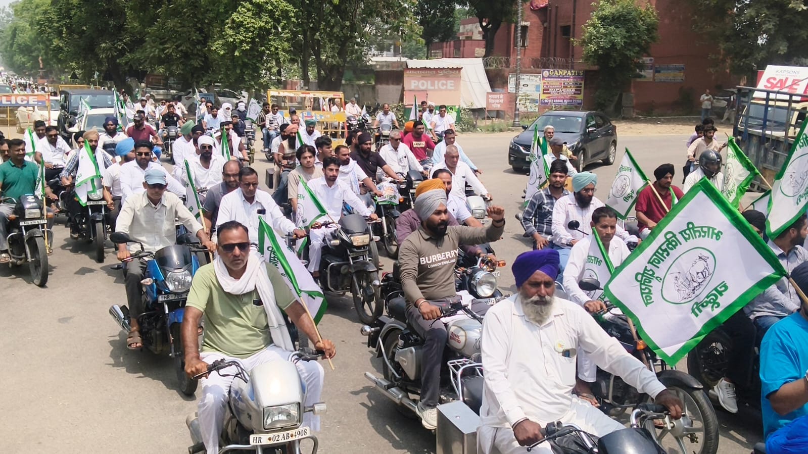 ट्रेड डील के विरोध में बाइक यात्रा में शामिल भाकियू के पदाधिकारी। संवाद ट्रेड डील के विरोध में बाइक यात्रा में शामिल भाकियू के पदाधिकारी। संवाद