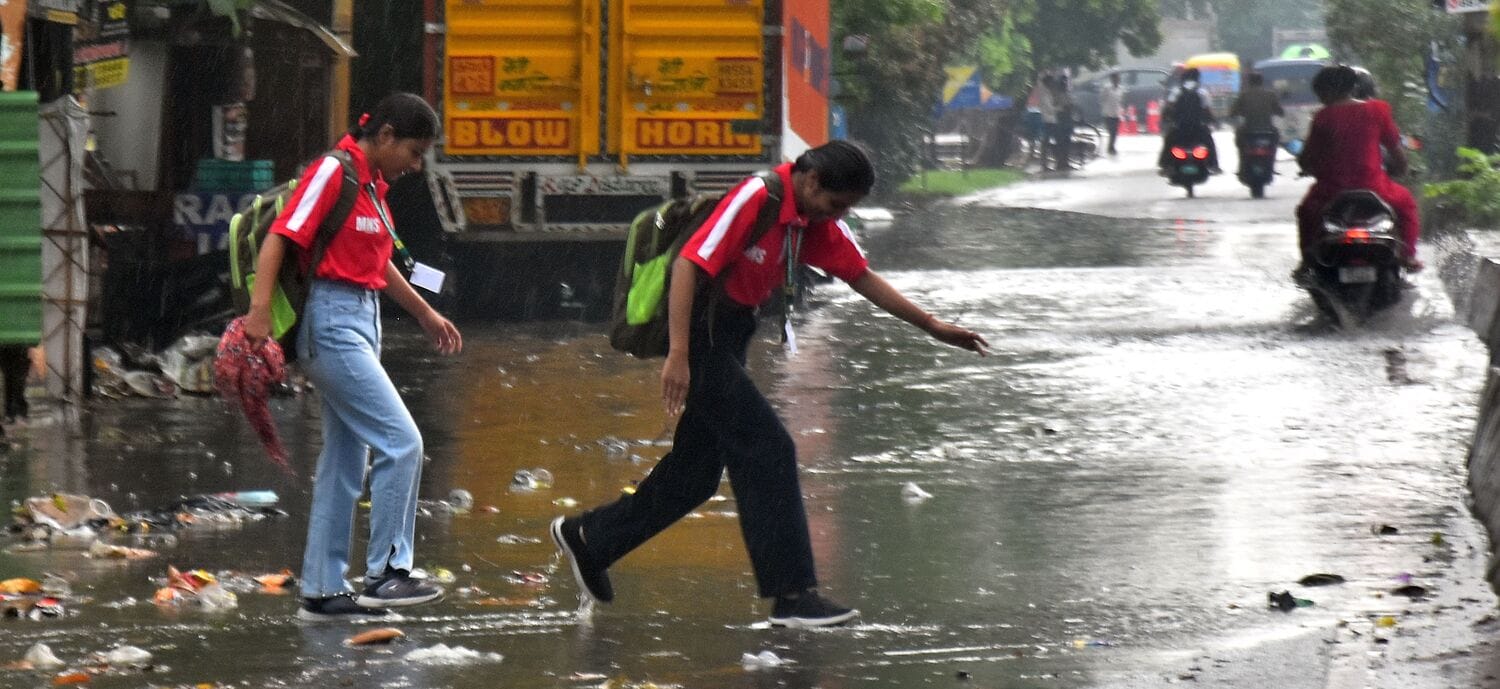 बृहस्पतिवार को राजधानी में बारिश और जलभराव का नजारा। 