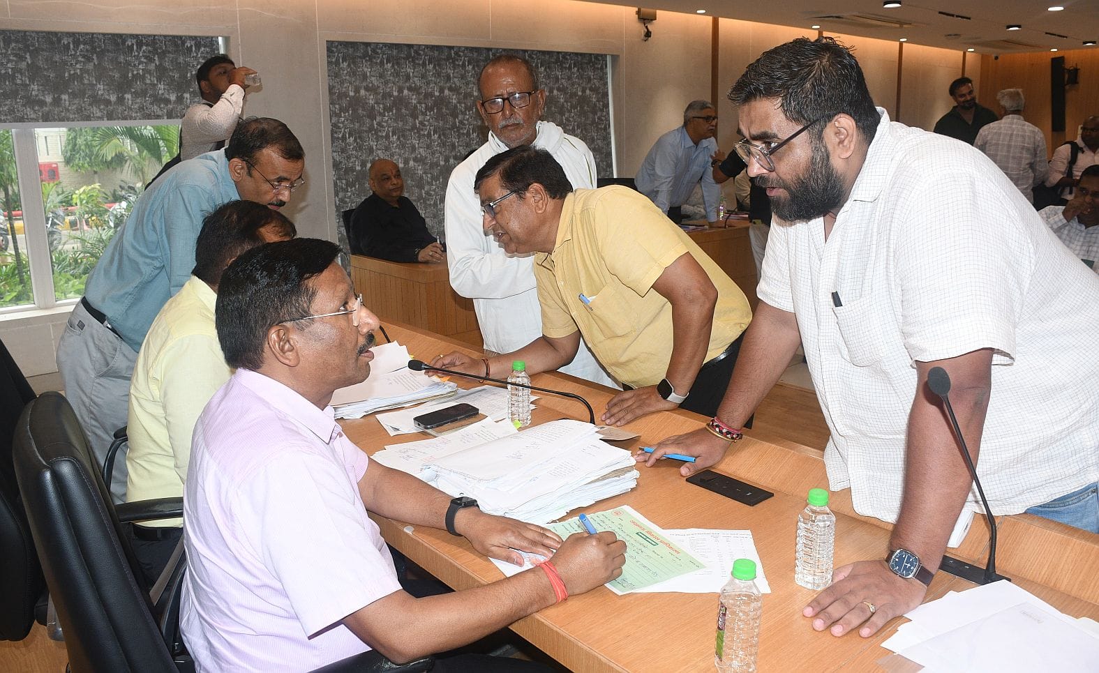एलडीए की जनता अदालत में पहुंचे फरियादी। एलडीए की जनता अदालत में पहुंचे फरियादी।
