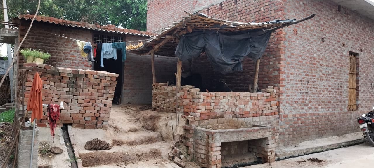 गोलीकांड: गांव बखतपुर में बहन और भांजे को गोली मारने के आरोपी मामा वीर सिंह का घर। संवाद गोलीकांड: गांव बखतपुर में बहन और भांजे को गोली मारने के आरोपी मामा वीर सिंह का घर। संवाद