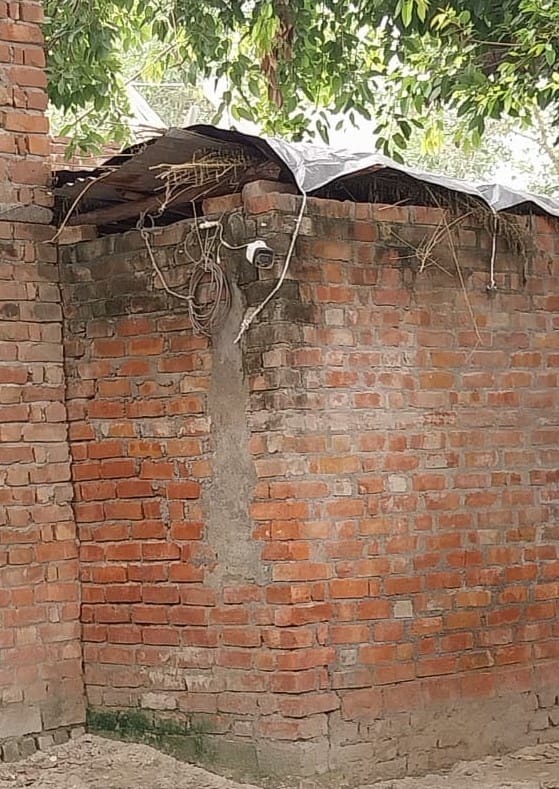 गोलीकांड: गांव बखतपुर में बहन और भांजे को गोली मारने के आरोपी मामा वीर सिंह का घर। संवाद गोलीकांड: गांव बखतपुर में बहन और भांजे को गोली मारने के आरोपी मामा वीर सिंह का घर। संवाद