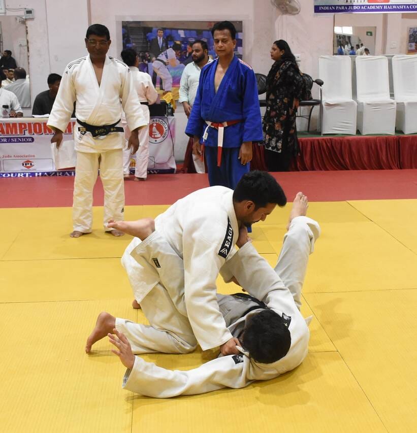 हजरतगंज स्थित इंडियन पैरा जूडो अकादमी में हुई बेल्ट परीक्षा में दम दिखाते जूडोका। 