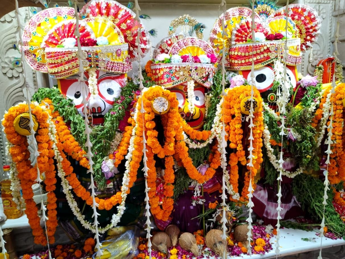 शालीमार गार्डन स्थित शिव चौक के मां जगदंबा मंदिर से श्री जगन्नाथ रथ यात्रा निकालने से पहले हवन 