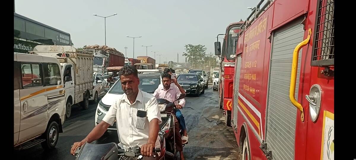 दिल्ली देहरादून हाईवे पर जलती हुई रोडवेज बस स्रोत वीडियो दिल्ली देहरादून हाईवे पर जलती हुई रोडवेज बस स्रोत वीडियो