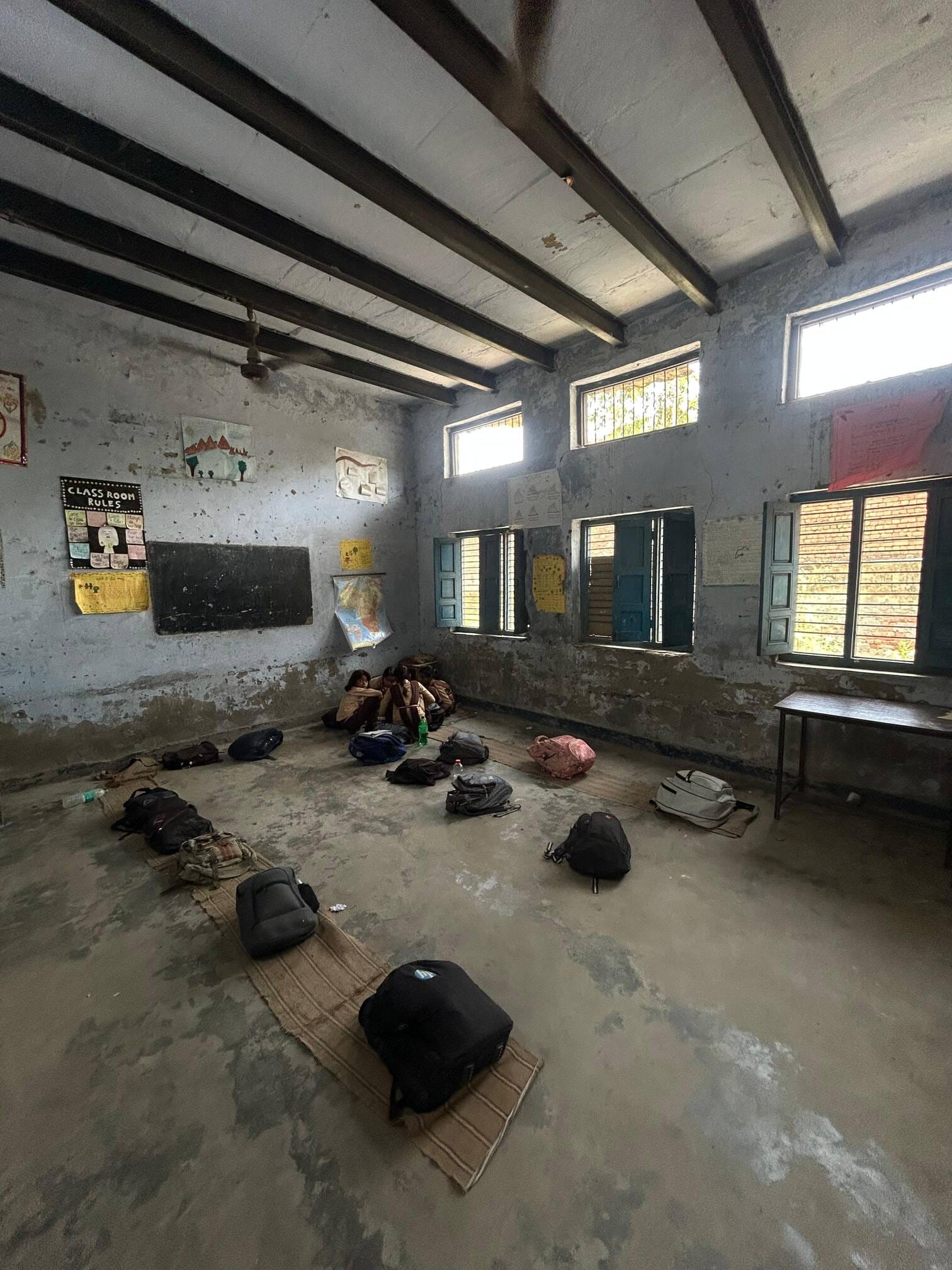 10-रोहतक के राजकीय कन्या उच्च विद्यालय गिझी के जर्जर कमरें में लगा डिजिटल बोर्ड। संवाद 10-रोहतक के राजकीय कन्या उच्च विद्यालय गिझी के जर्जर कमरें में लगा डिजिटल बोर्ड। संवाद