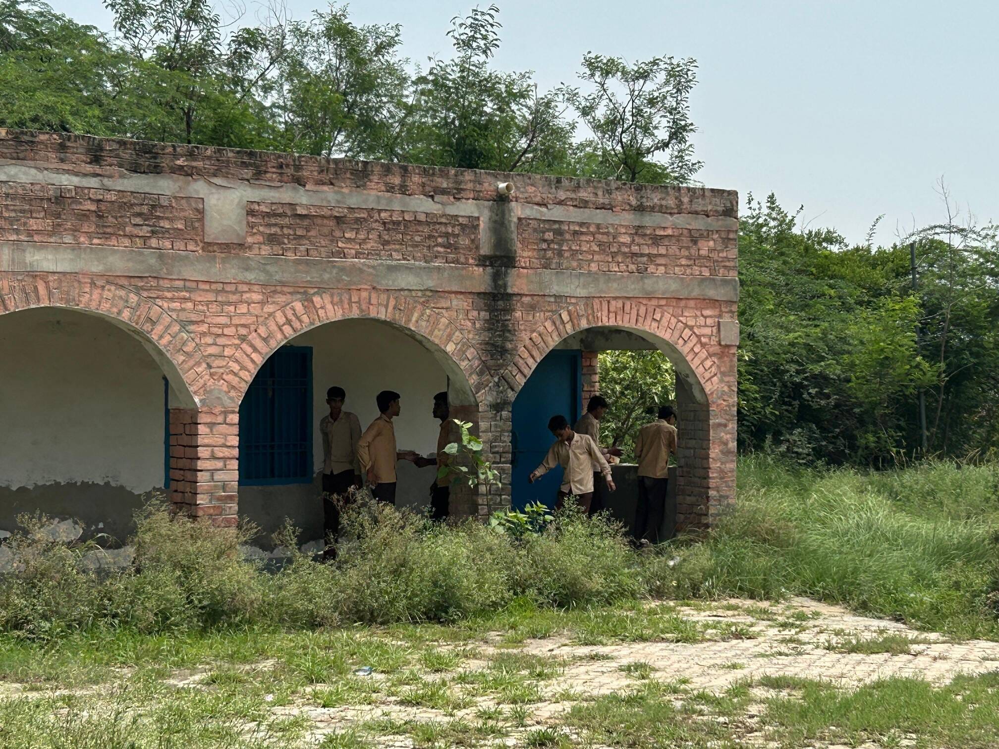 10-रोहतक के राजकीय कन्या उच्च विद्यालय गिझी के जर्जर कमरें में लगा डिजिटल बोर्ड। संवाद 10-रोहतक के राजकीय कन्या उच्च विद्यालय गिझी के जर्जर कमरें में लगा डिजिटल बोर्ड। संवाद