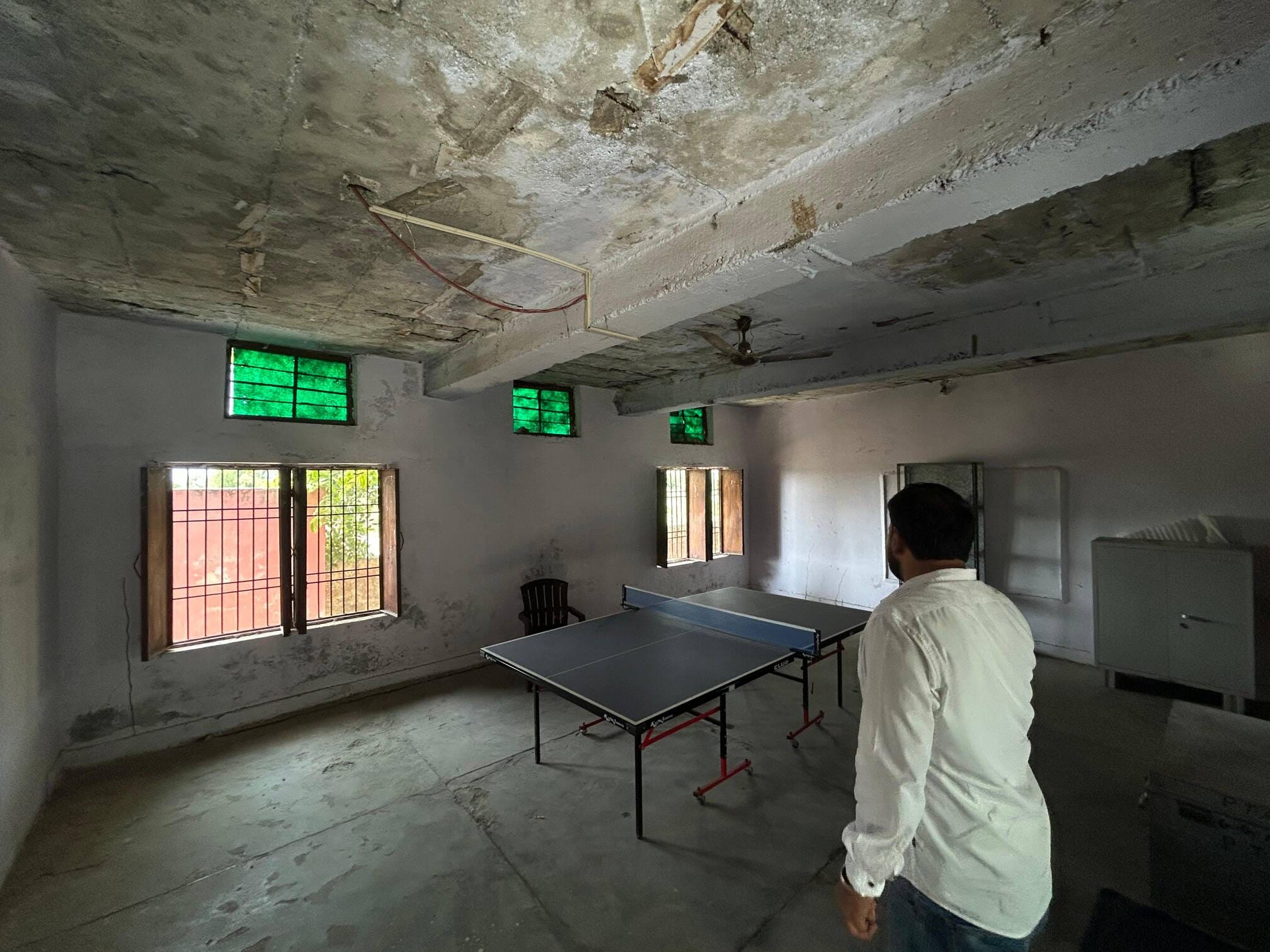 10-रोहतक के राजकीय कन्या उच्च विद्यालय गिझी के जर्जर कमरें में लगा डिजिटल बोर्ड। संवाद 10-रोहतक के राजकीय कन्या उच्च विद्यालय गिझी के जर्जर कमरें में लगा डिजिटल बोर्ड। संवाद
