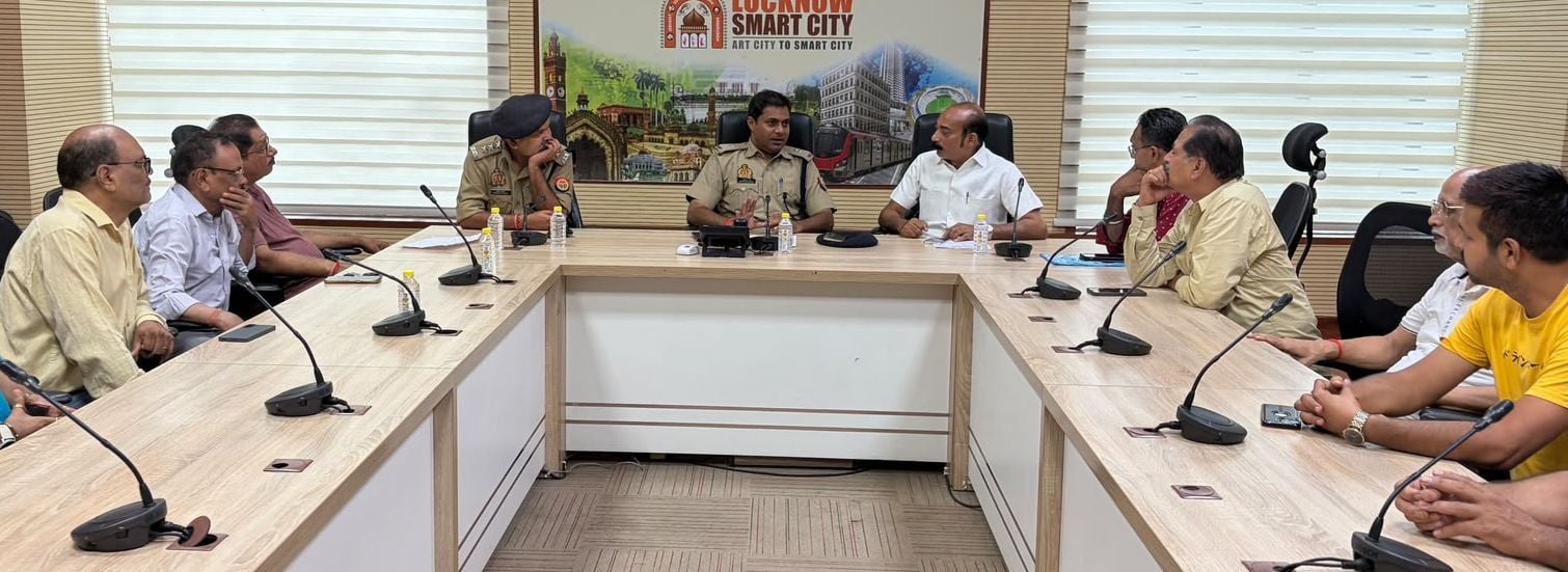 अपर पुलिस उपायुक्त (ट्रैफिक) से मिले व्यापारी। अपर पुलिस उपायुक्त (ट्रैफिक) से मिले व्यापारी।