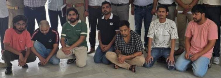 फर्जी कॉल सेंटर चलाने वालों को किया गया गिरफ्तार। फर्जी कॉल सेंटर चलाने वालों को किया गया गिरफ्तार।