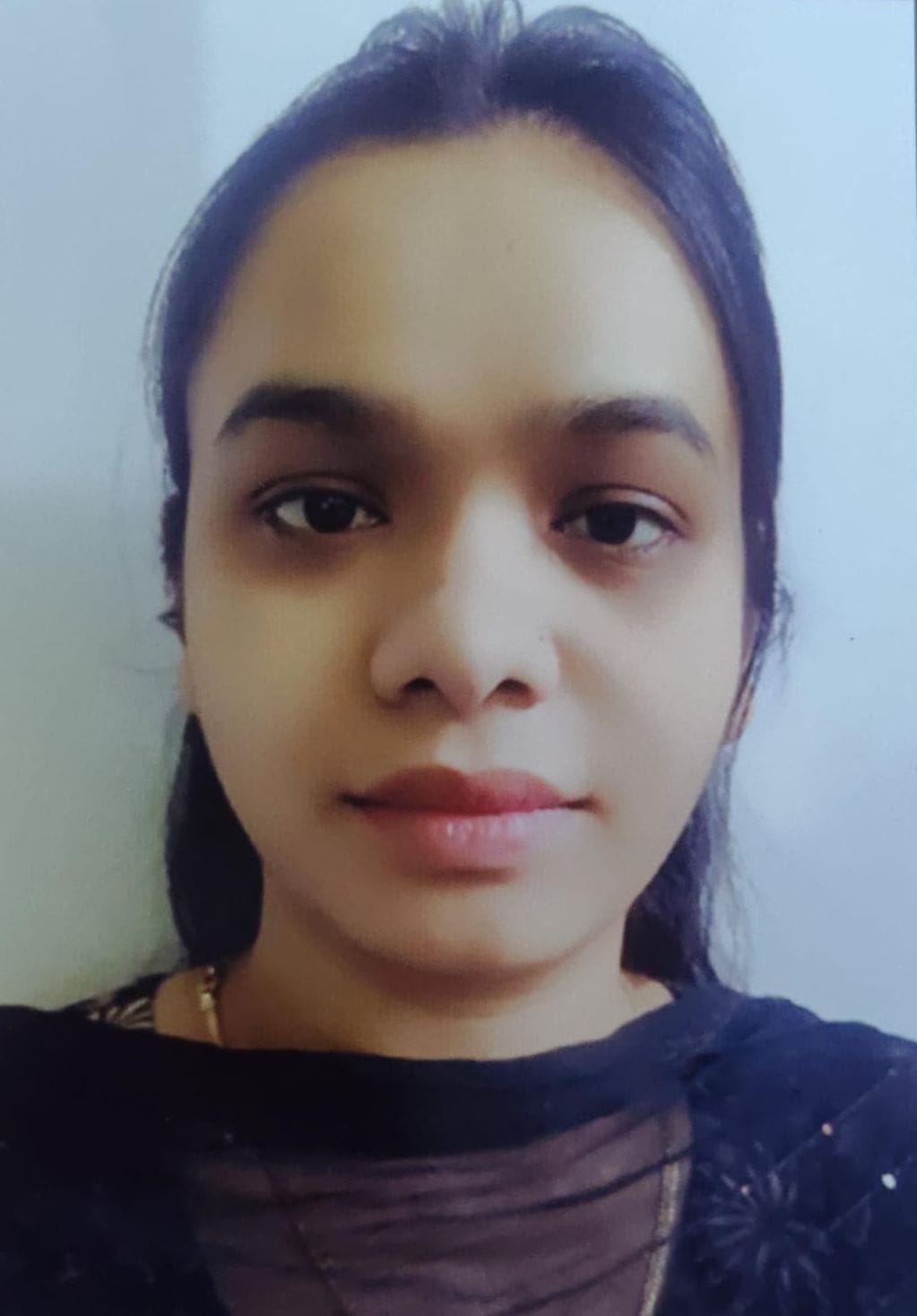 फोटो-22- नीट में बेटी के सफल होने पर मुंह मीठा कराते माता-पिता। स्रोत: परिजन फोटो-22- नीट में बेटी के सफल होने पर मुंह मीठा कराते माता-पिता। स्रोत: परिजन
