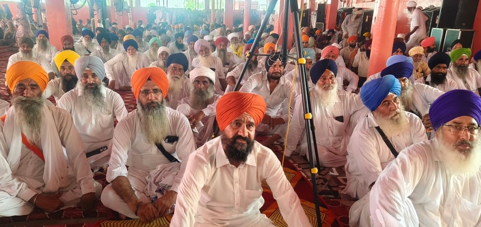 गुरु महिमा का बखान करते राखी जत्थे गुरु महिमा का बखान करते राखी जत्थे