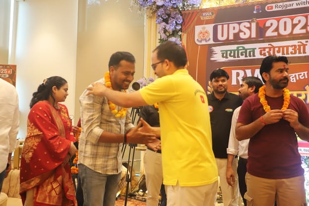 ग्रेटर नोएडा के नवादा स्थित द हैबिटेट सेंटर में आयोजित ‘रोजगार विद अंकित’’ कार्यक्रम में मौजूद ग्रेटर नोएडा के नवादा स्थित द हैबिटेट सेंटर में आयोजित ‘रोजगार विद अंकित’’ कार्यक्रम में मौजूद