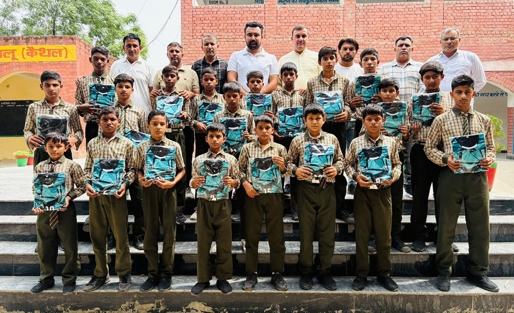 खिलाडिय़ों को उपलब्ध करवाई गई खो खो किट खिलाडिय़ों को उपलब्ध करवाई गई खो खो किट