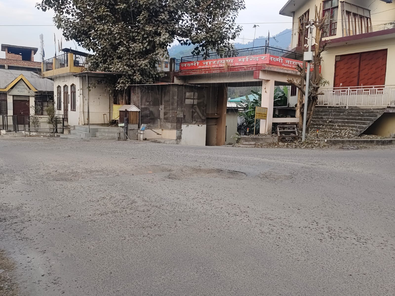 खस्ताहाल औद्योगिक क्षेत्र बिलासपुर की सड़क। संवाद खस्ताहाल औद्योगिक क्षेत्र बिलासपुर की सड़क। संवाद