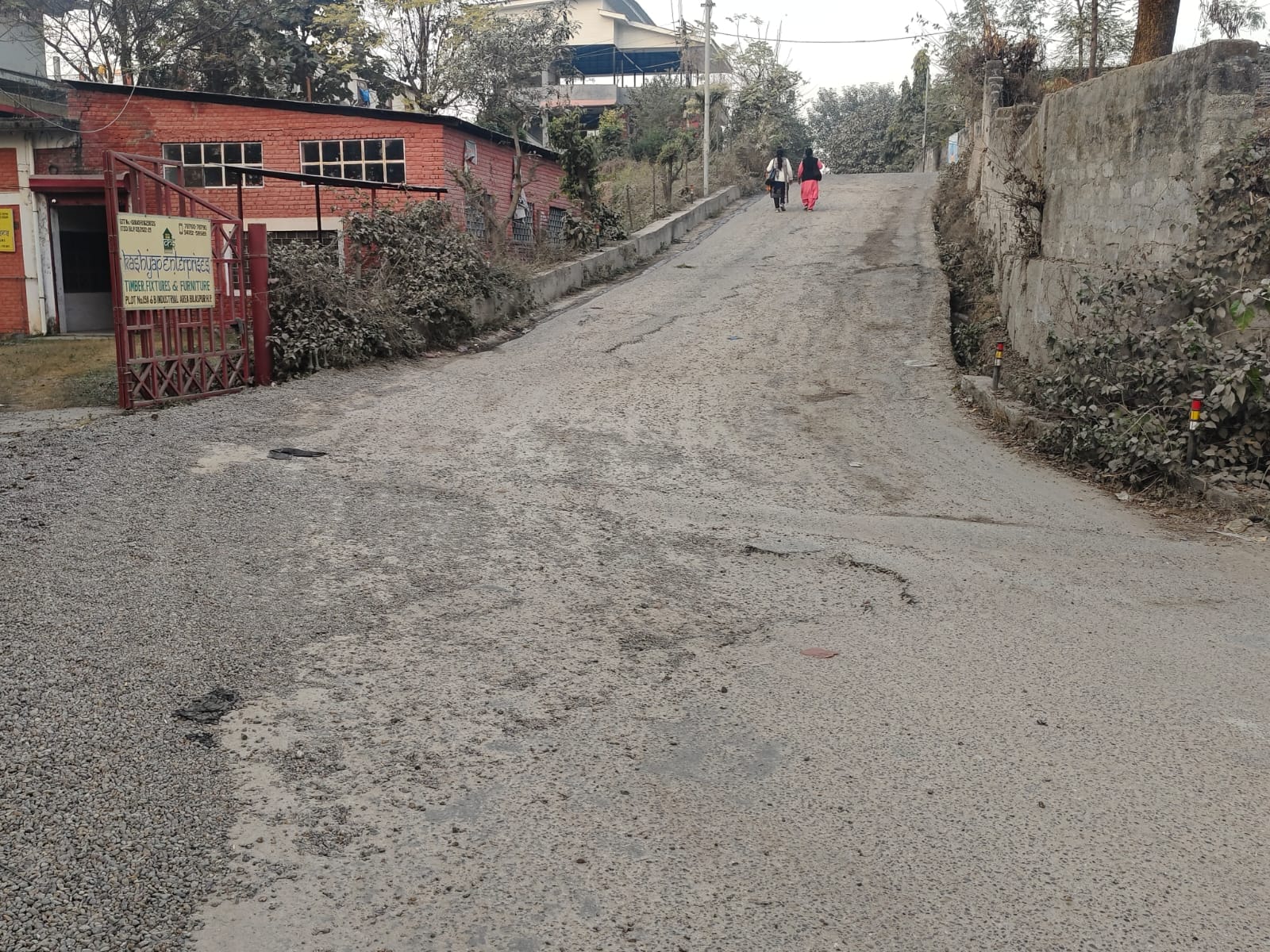 खस्ताहाल औद्योगिक क्षेत्र बिलासपुर की सड़क। संवाद खस्ताहाल औद्योगिक क्षेत्र बिलासपुर की सड़क। संवाद