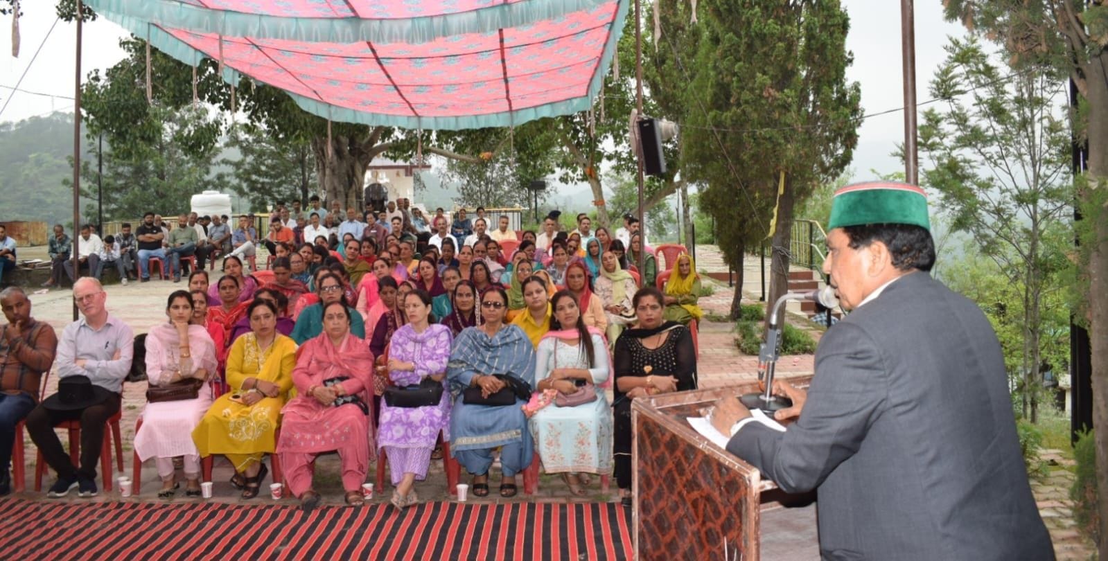 सोलन विधानसभा की ग्राम पंचायत घाट कुम्हाला में जनसमस्याएं सुनते स्वास्थ्य मंत्री कर्नल डॉ. धनीर सोलन विधानसभा की ग्राम पंचायत घाट कुम्हाला में जनसमस्याएं सुनते स्वास्थ्य मंत्री कर्नल डॉ. धनीर
