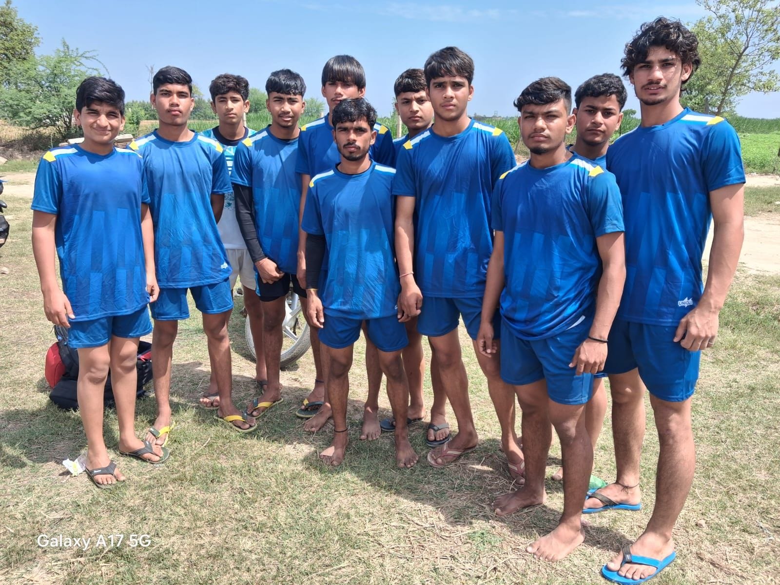 19जेएनडी16: घिमाना गांव का बदहाल खेल का मैदान। संवाद 19जेएनडी16: घिमाना गांव का बदहाल खेल का मैदान। संवाद