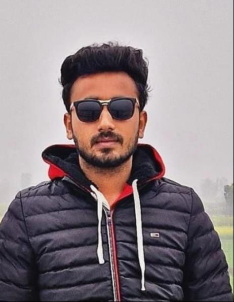 फिराहेड़ी में मृतक शांतनु के घर बैठे शोकाकुल परिजन। संवाद फिराहेड़ी में मृतक शांतनु के घर बैठे शोकाकुल परिजन। संवाद