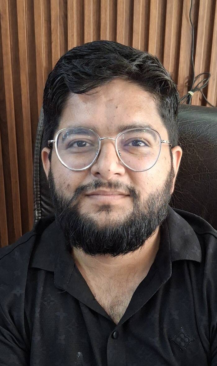-फोटो 89 : शहर में झज्जर मोड़ के सामने स्थित लैपटॉप व कंप्यूटर की दुकान। संवाद