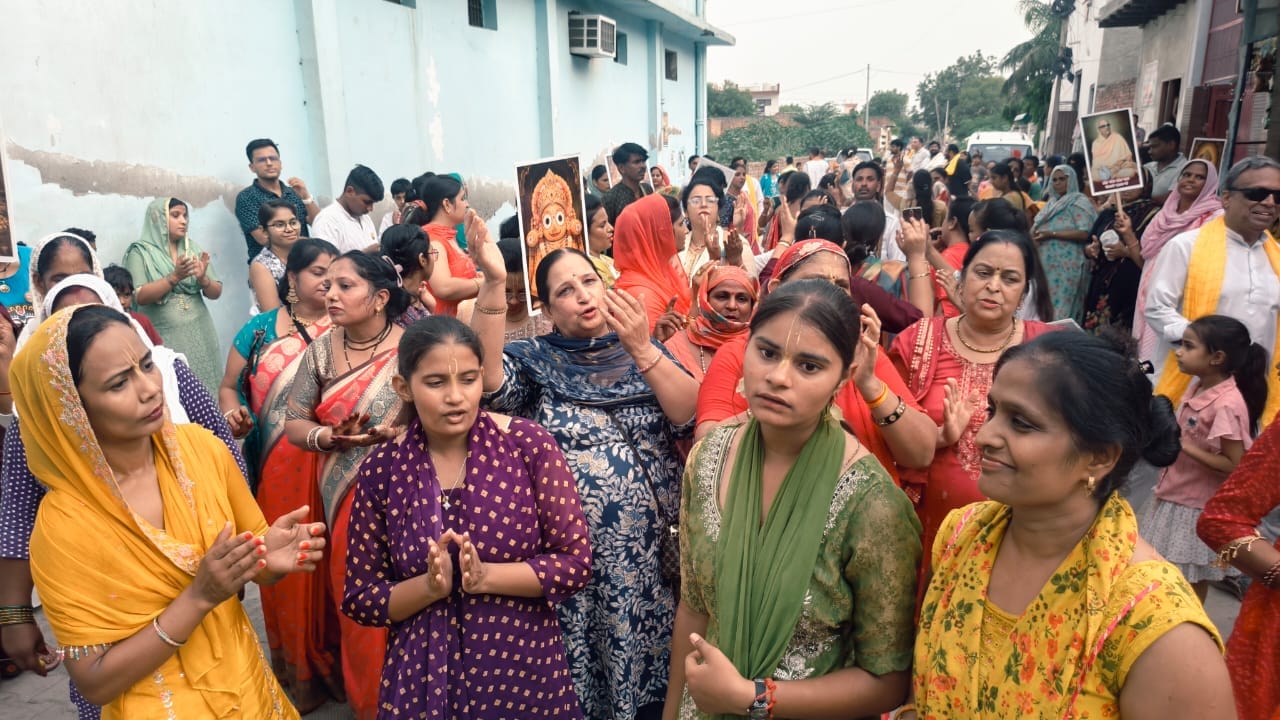 फोटो : सोनीपत के खरखौदा में भगवान जगन्नाथ यात्रा के दौरान रथ खींचते श्रद्धालु। संवाद फोटो : सोनीपत के खरखौदा में भगवान जगन्नाथ यात्रा के दौरान रथ खींचते श्रद्धालु। संवाद