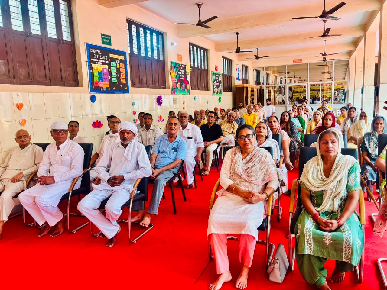 फोटो : साेनीपत के शिव मॉडर्न स्कूल में सत्संग के दौरान प्रवचन करते आध्यात्मिक गुरु योगी रविकां फोटो : साेनीपत के शिव मॉडर्न स्कूल में सत्संग के दौरान प्रवचन करते आध्यात्मिक गुरु योगी रविकां