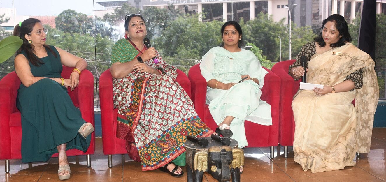 गोमतीनगर स्थित होटल में शनिवार को मंथली बिजनेस कनेक्ट कार्यक्रम हुआ। गोमतीनगर स्थित होटल में शनिवार को मंथली बिजनेस कनेक्ट कार्यक्रम हुआ।