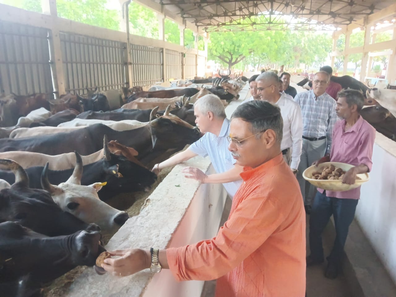 इलाहाबाद हाईकोर्ट की लखनऊ खंडपीठ के न्यायमूर्तियों ने किया कान्हा उपवन का निरीक्षण। स्रोत ः उपव इलाहाबाद हाईकोर्ट की लखनऊ खंडपीठ के न्यायमूर्तियों ने किया कान्हा उपवन का निरीक्षण। स्रोत ः उपव