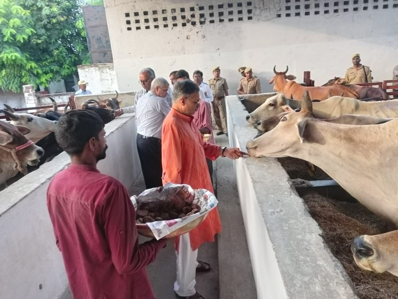 इलाहाबाद हाईकोर्ट की लखनऊ खंडपीठ के न्यायमूर्तियों ने किया कान्हा उपवन का निरीक्षण। स्रोत ः उपव इलाहाबाद हाईकोर्ट की लखनऊ खंडपीठ के न्यायमूर्तियों ने किया कान्हा उपवन का निरीक्षण। स्रोत ः उपव